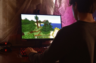 Lunettes pour les gamers: faut-il se contenter des verres jaunes ou investir dans des verres neutres ?